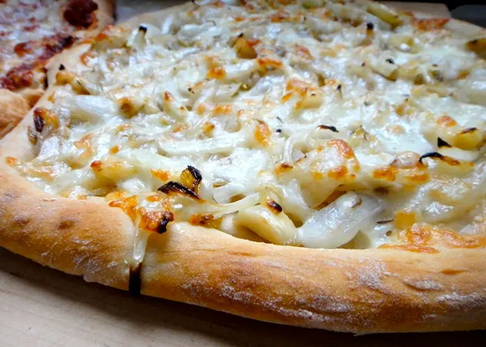 receta de pizza de cebolla y queso
